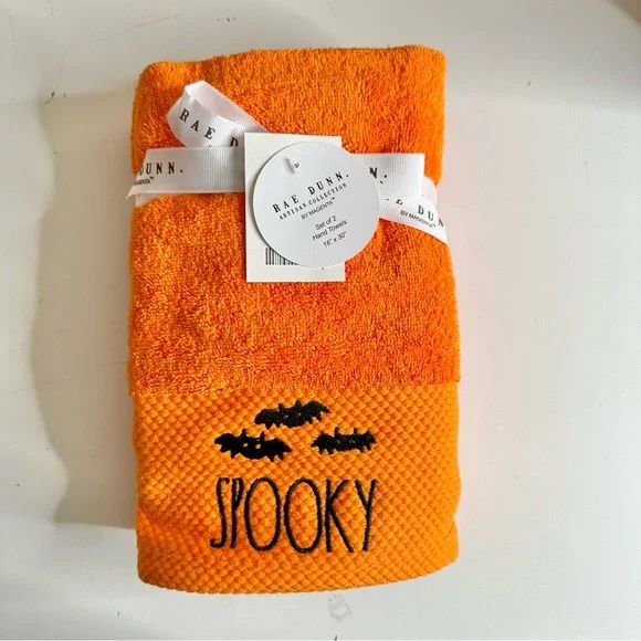 ‼️SOLD‼️ NWT Rae Dunn “Spooky” orange hand towels - Picture 4 of 8